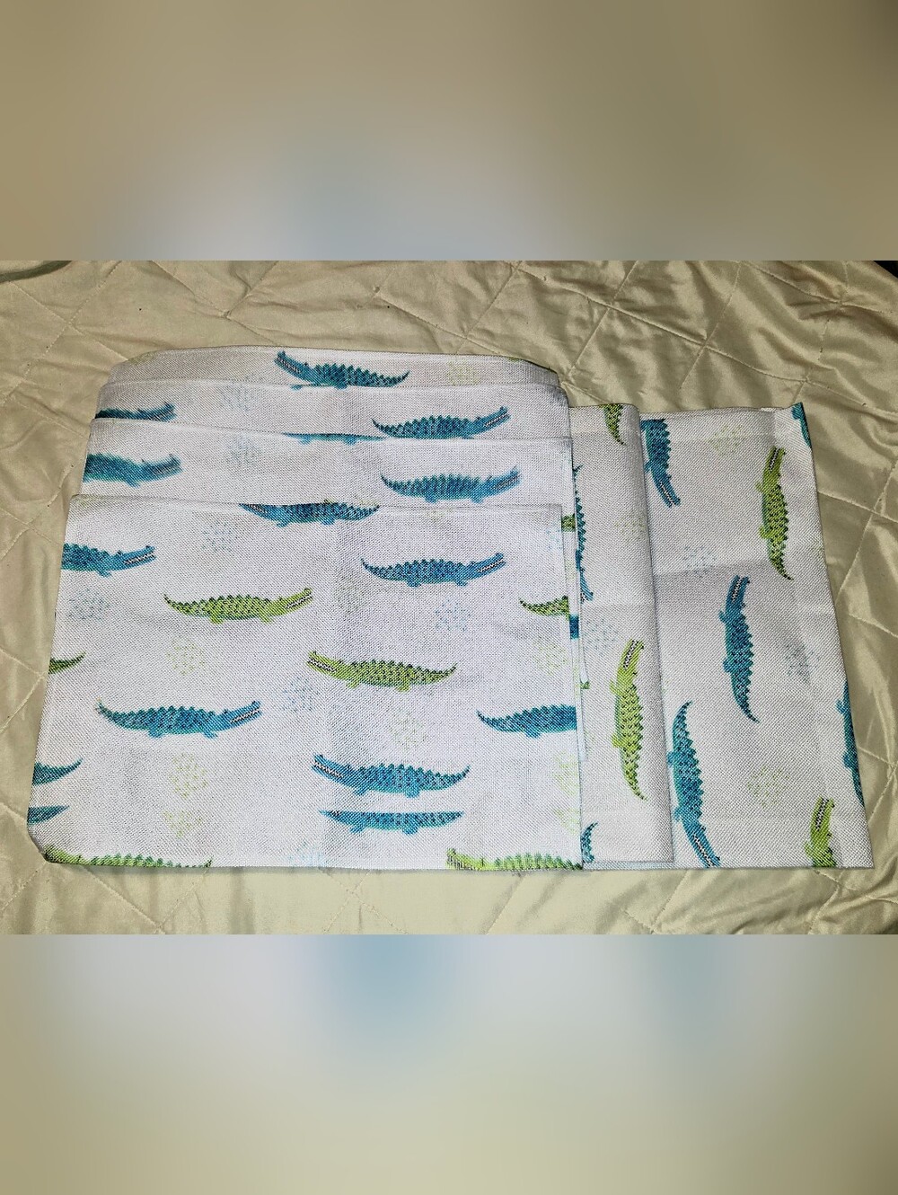 Crocodile Print White Table Runner And 4 Pack Placemats